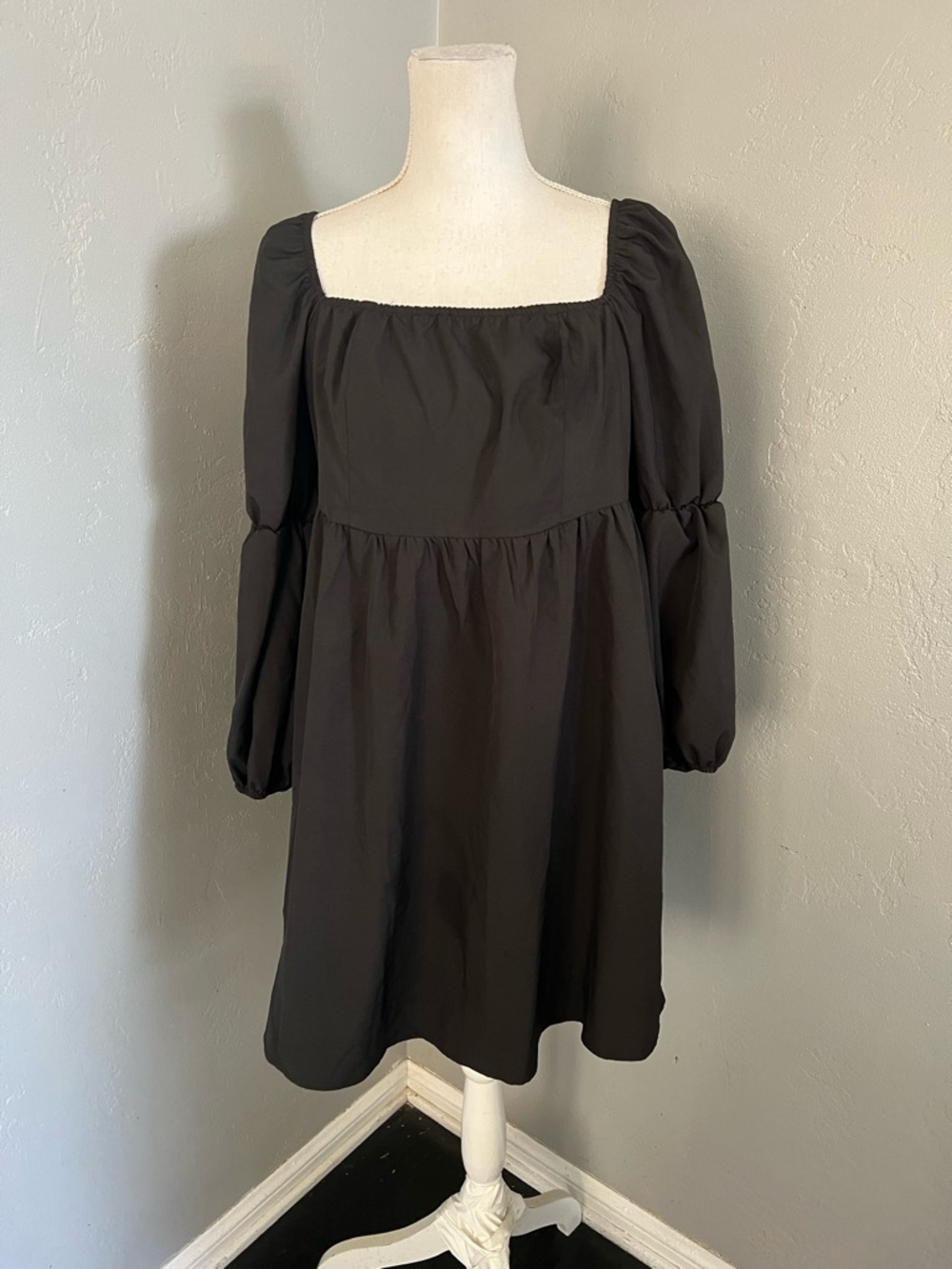 EXLURA Black Square-Neck Long Puff Sleeve Dress